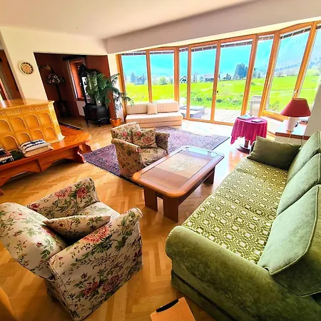 Aurora, Apartman *